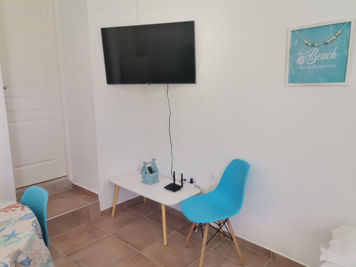 Blue Central Apt 10 Min To The Port/ Wash Machine ลาวริออน ภายนอก รูปภาพ