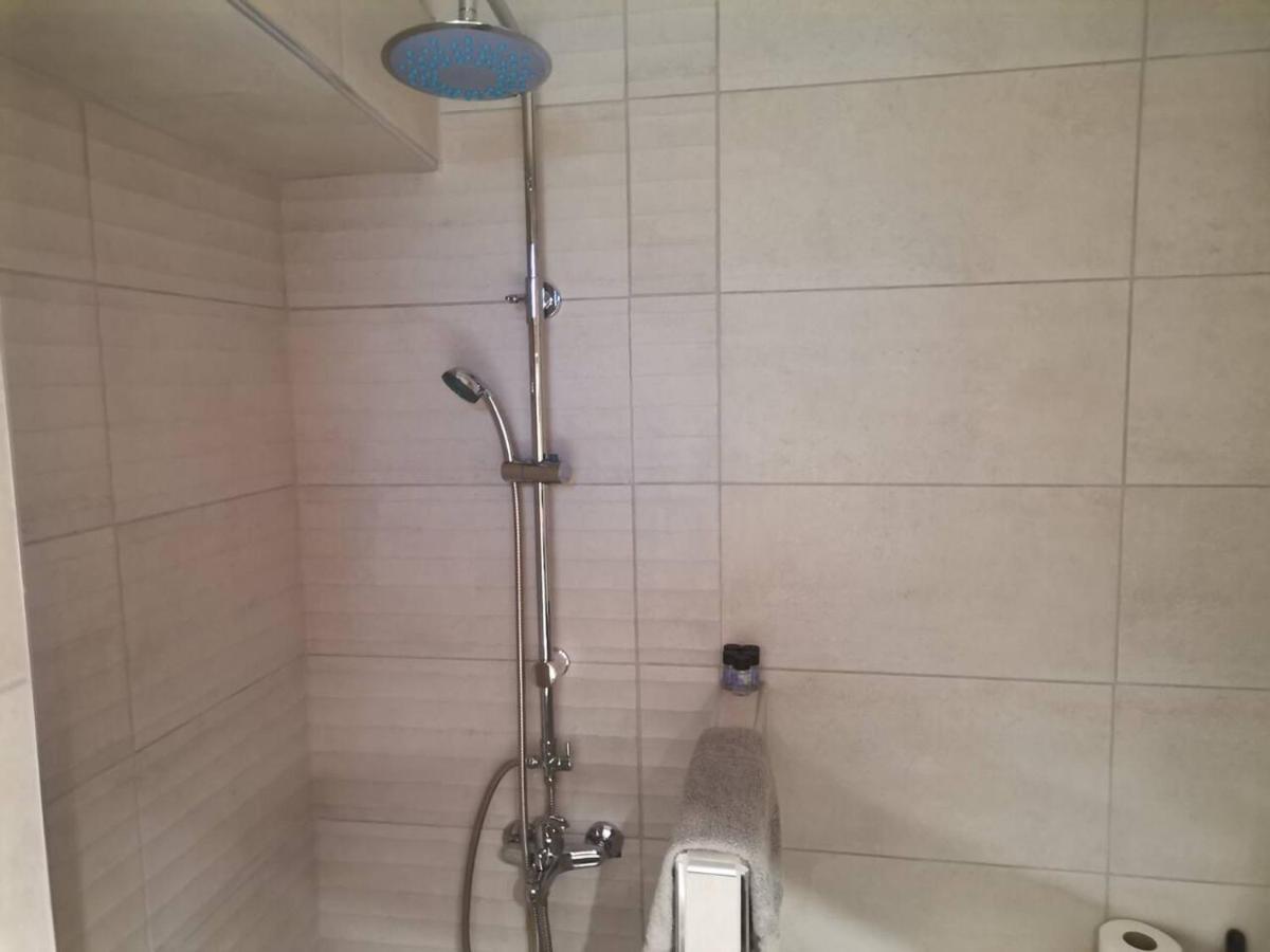 Blue Central Apt 10 Min To The Port/ Wash Machine ลาวริออน ภายนอก รูปภาพ