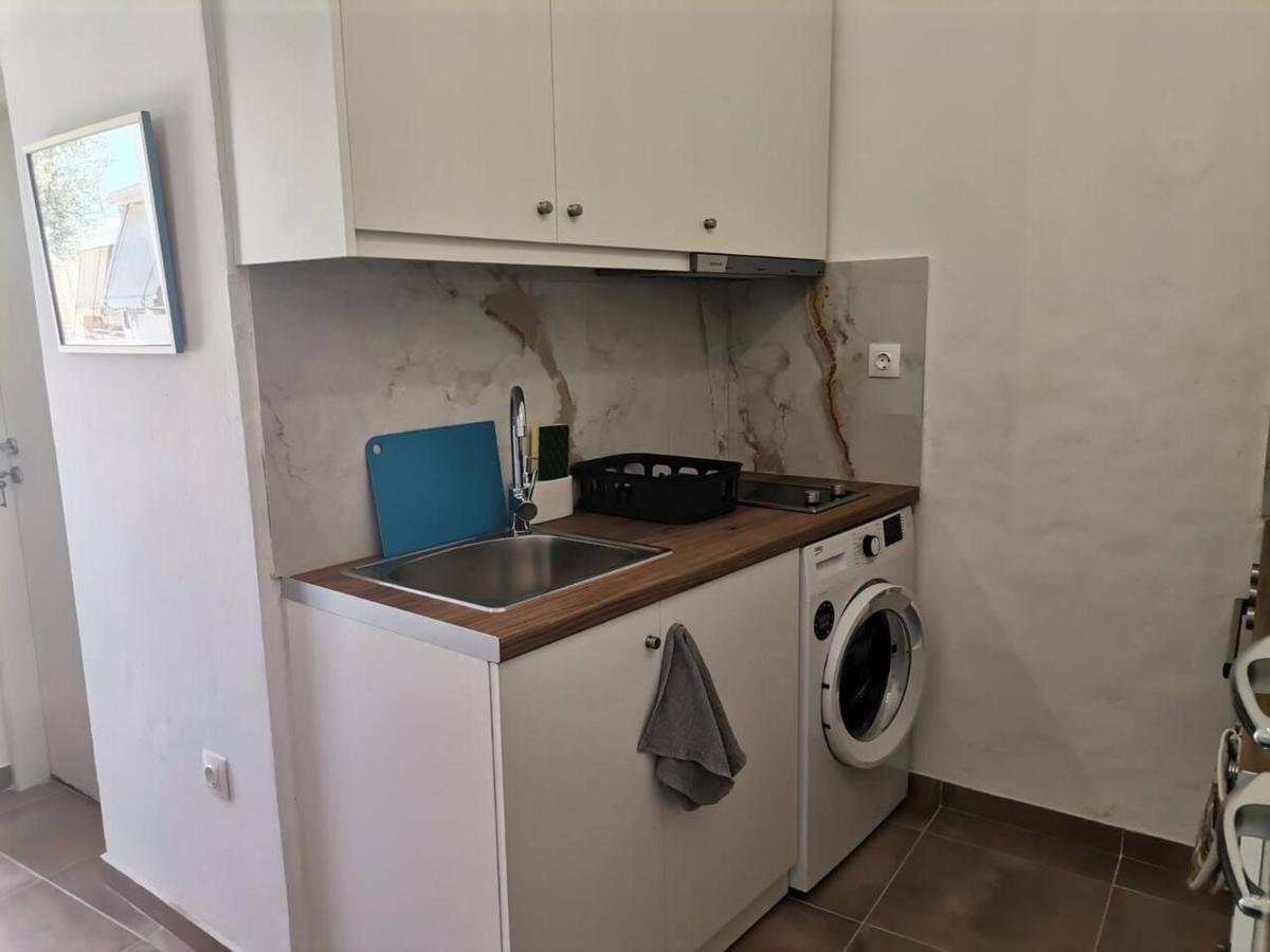 Blue Central Apt 10 Min To The Port/ Wash Machine ลาวริออน ภายนอก รูปภาพ